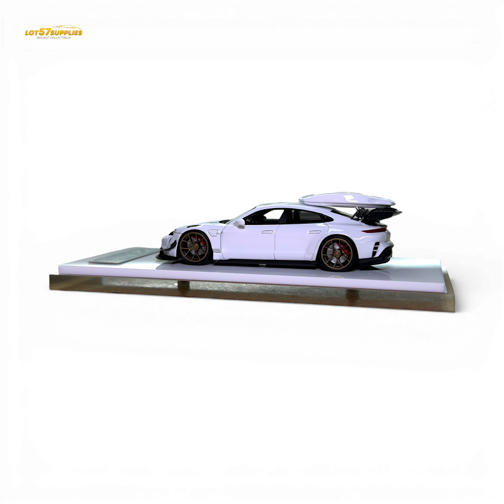 404ERROR Porsche Taycan White with Roof Box 1:64