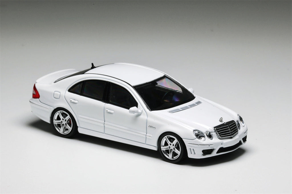 MK Model Mercedes-Benz E63 AMG W211 White 1:64