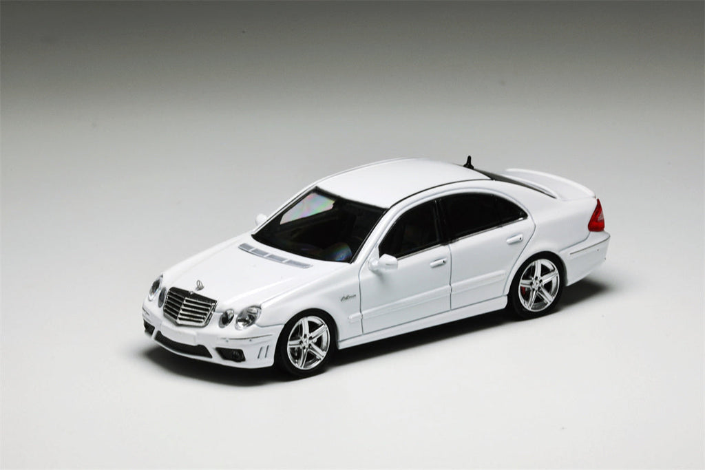MK Model Mercedes-Benz E63 AMG W211 White 1:64