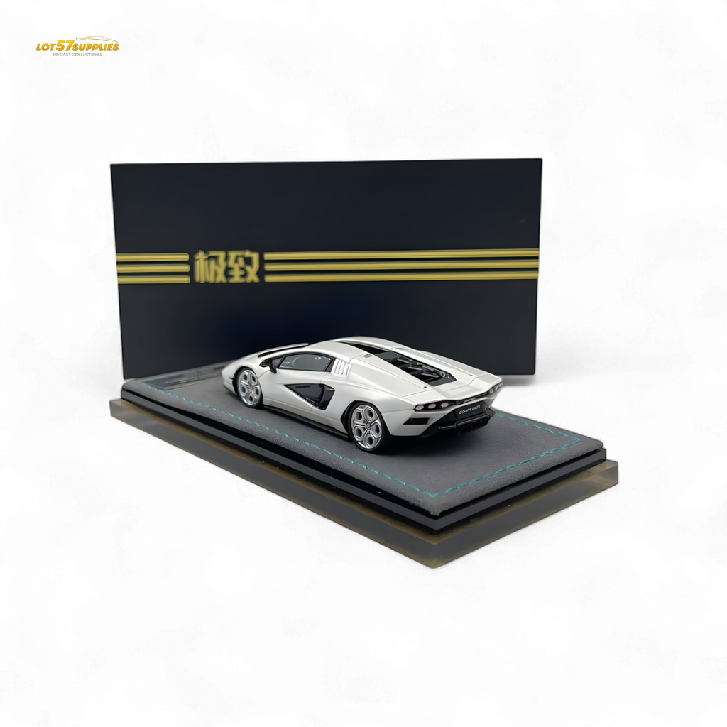 Extreme Club Lamborghini Countach LPI800-4 White 1:64