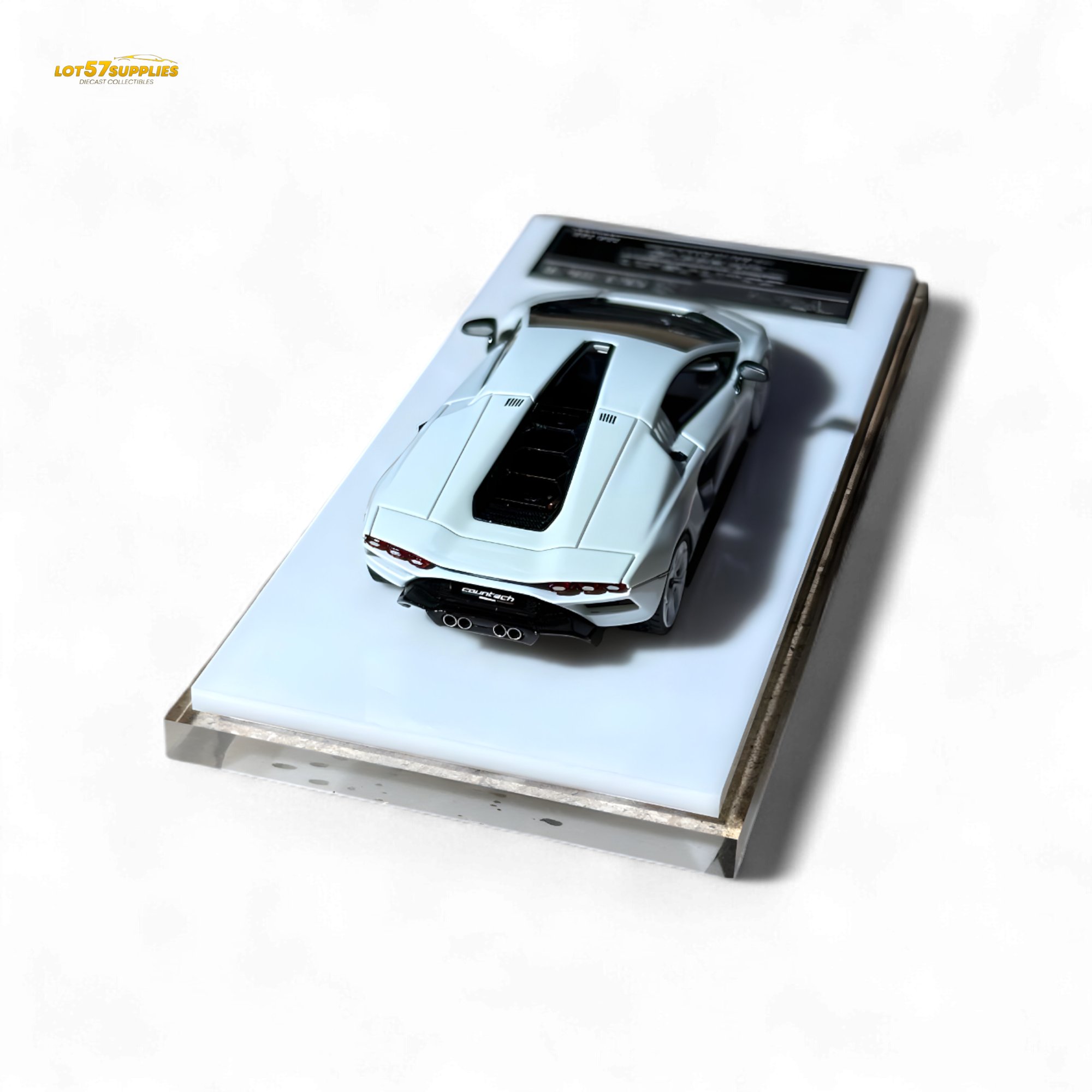 FuelMe Model Lamborghini Countach LPI 800-4 Bianco Siderale 1:64