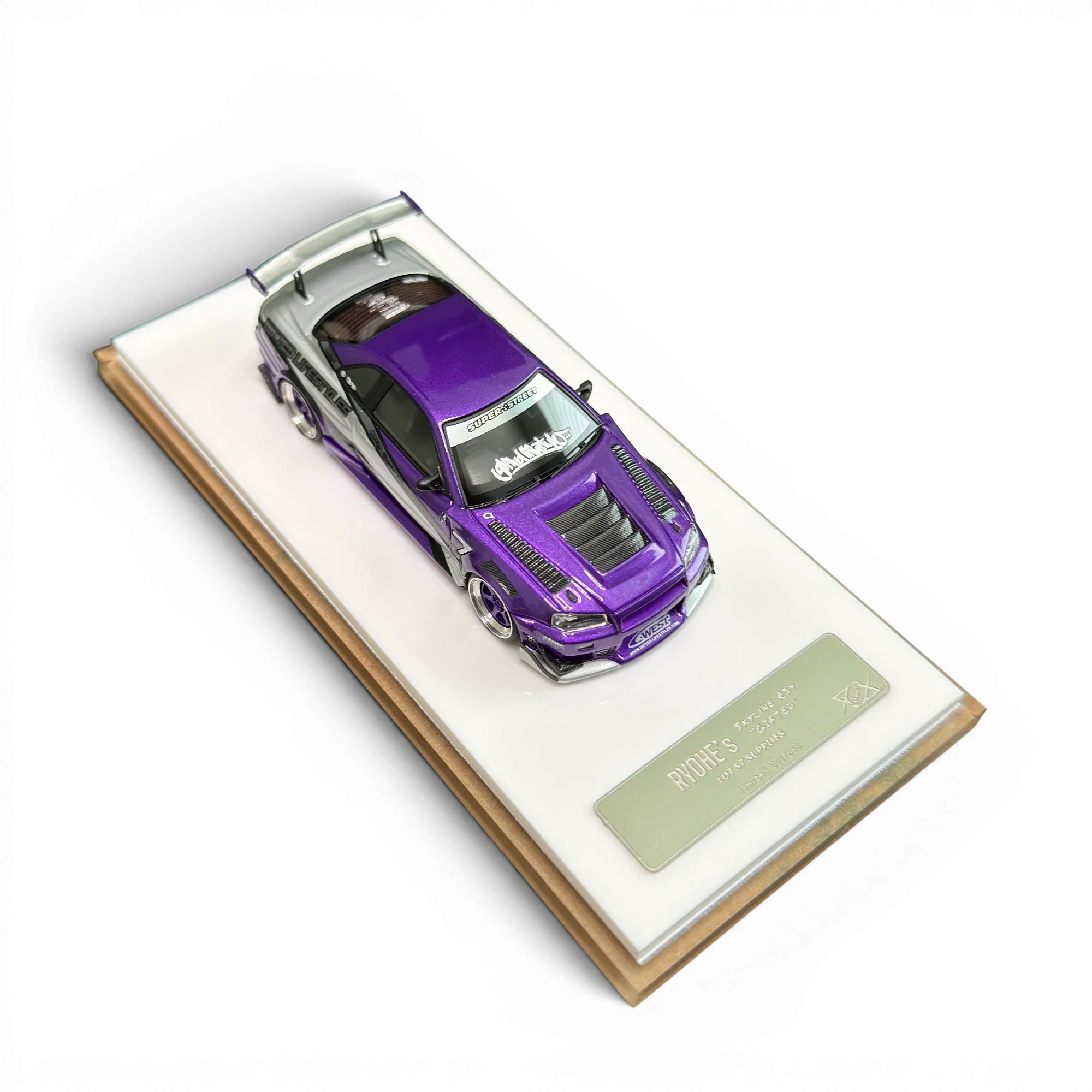 404ERROR x LOT 57 RYOHE's Skyline R34 "GIFTED" Resin 1:64
