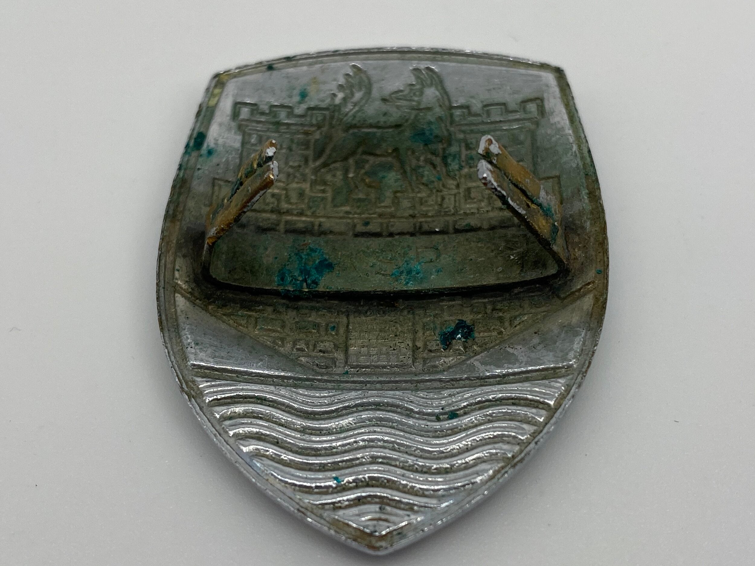 Volkswagen Type 1 Beetle hood crest (3 Brick) 1955-1959