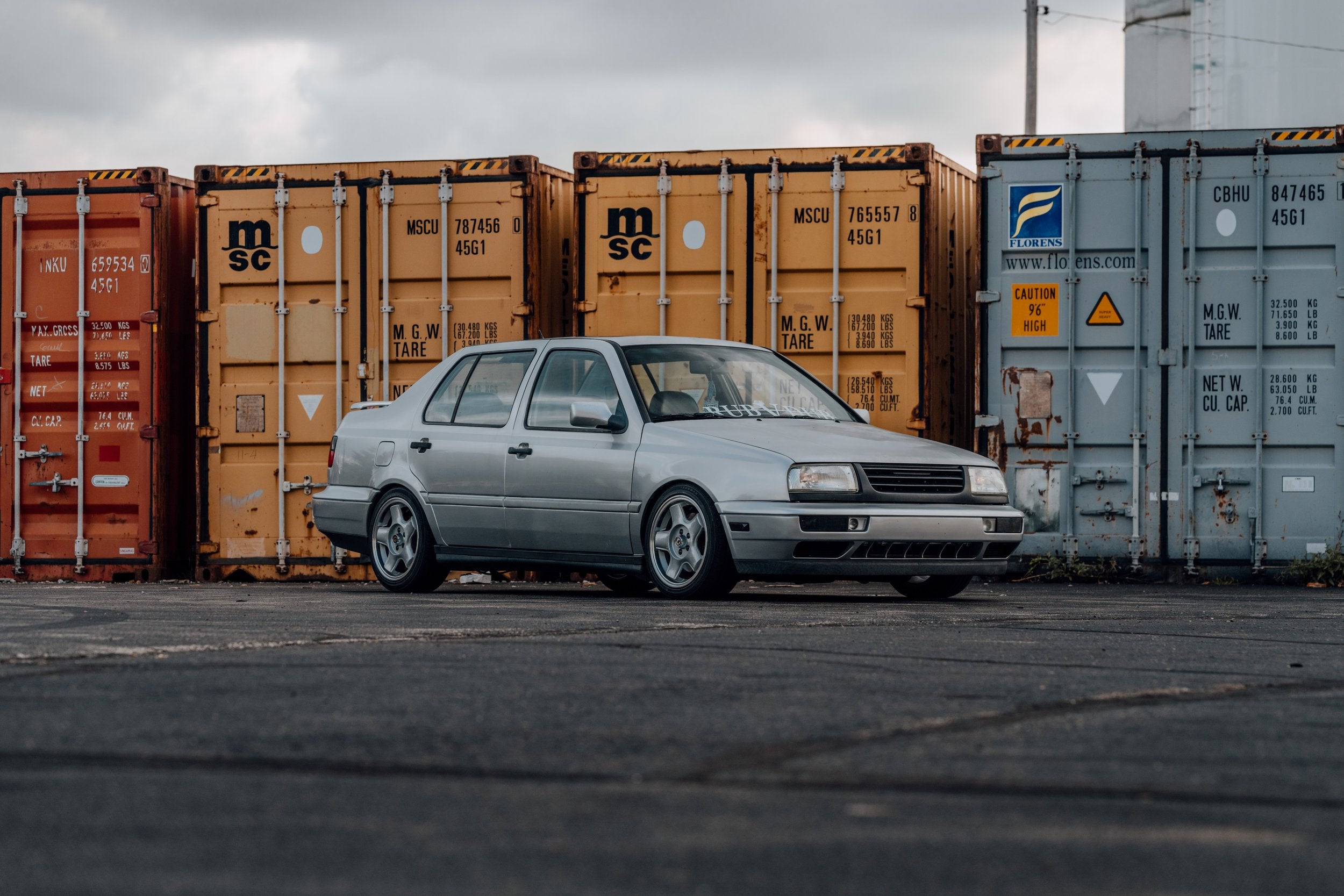 16" Schmidt Modernline 1 Piece